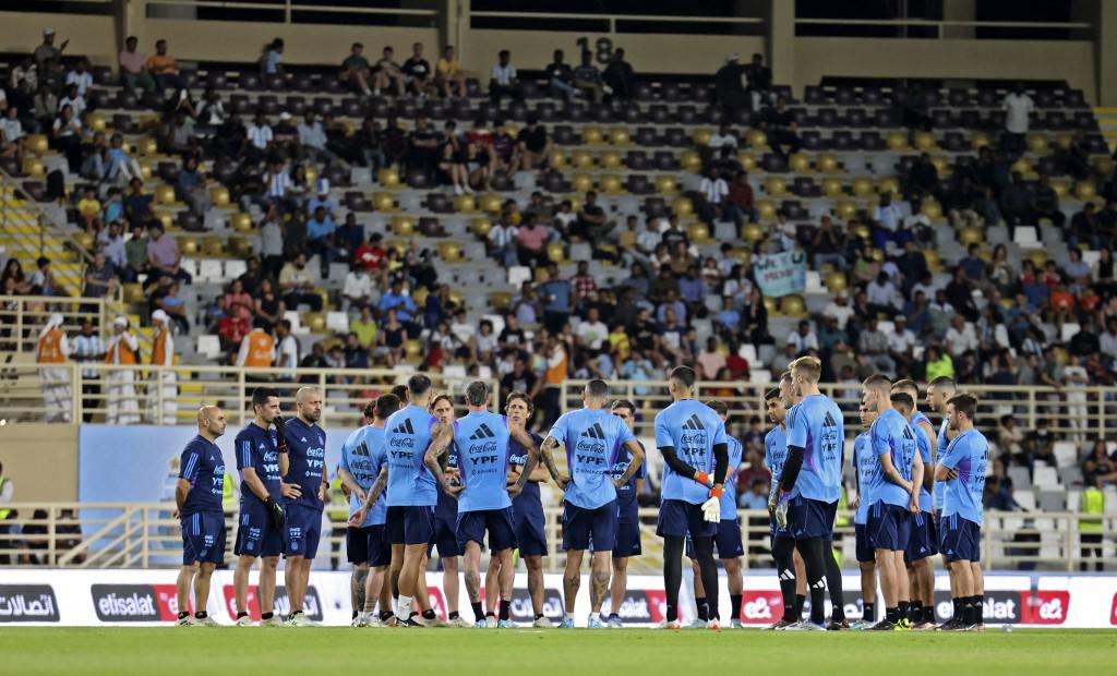 Locura por Argentina de cara al último amistoso y al Mundial: las bromas de Messi, una sorpresiva llegada y los intrusos