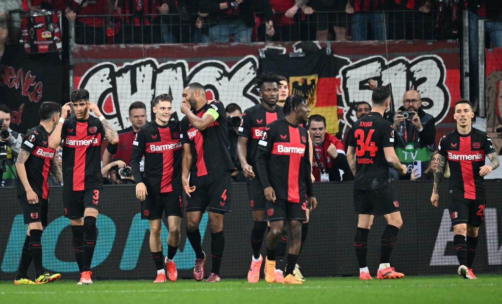 Leverkusen hizo historia y va por el triplete: el festejo de Xabi Alonso y sus jugadores tras ser finalistas de la Europa League