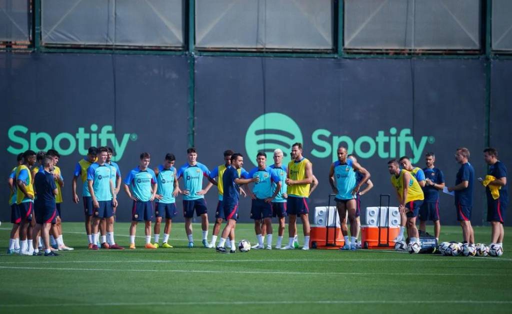 Los 12 jugadores que van a salir del Barcelona en breve: Uno ya está en Londres y a otro solo le falta la firma