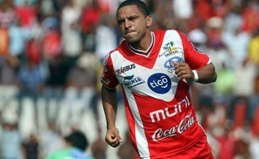 Óscar Isaula disputa con mexicano el título de goleo en Guatemala