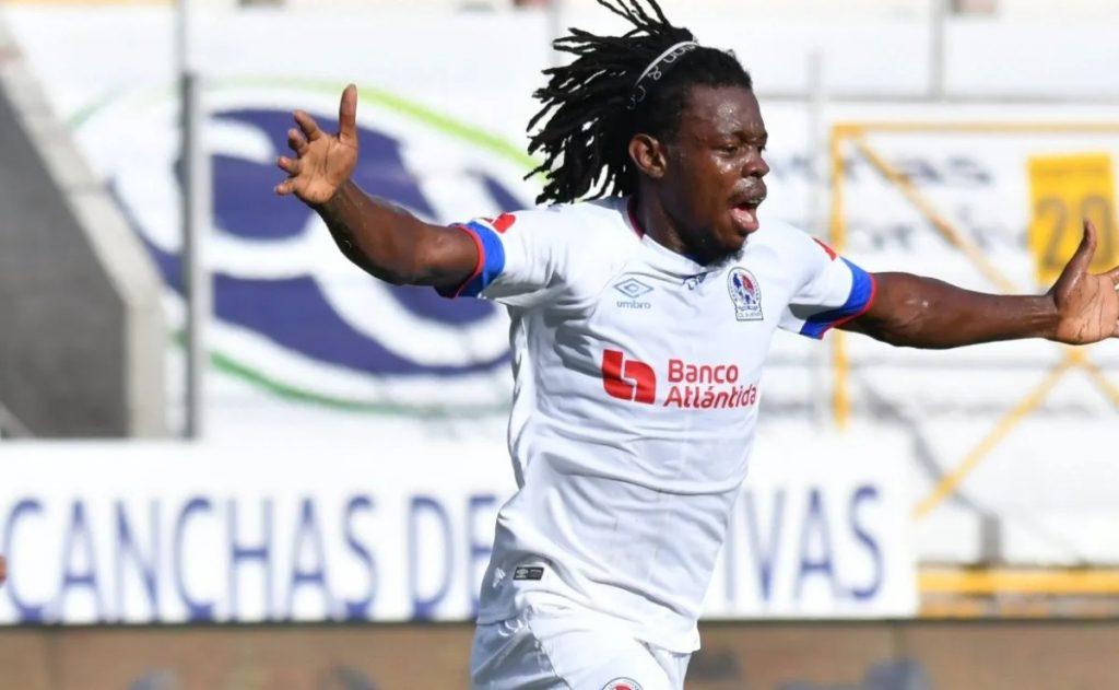 Mercado: Bajas en Olimpia, el jugador que regresará a Motagua y Olancho FC se está armando; dos atacantes se van del azul