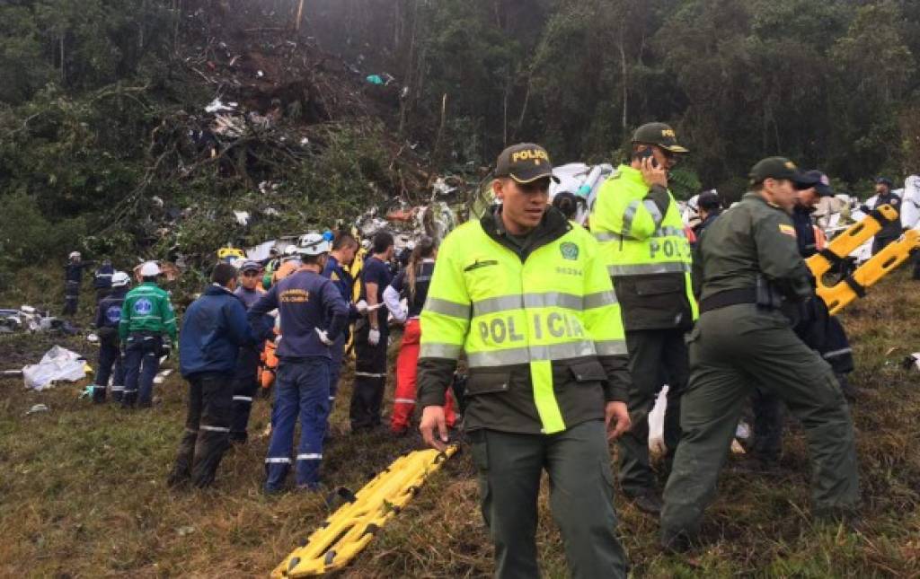 Tragedia: 71 personas muertas al estrellarse avión del club brasileño Chapecoense