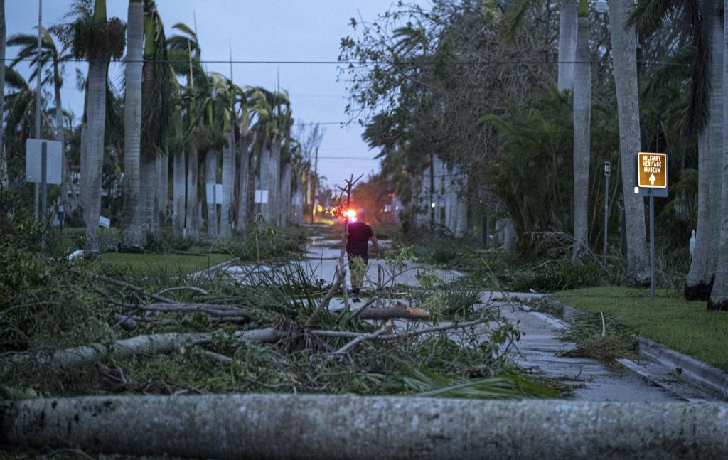 Desastre y dolor en Florida: ciudades quedan devastadas tras el paso del poderoso huracán Ian