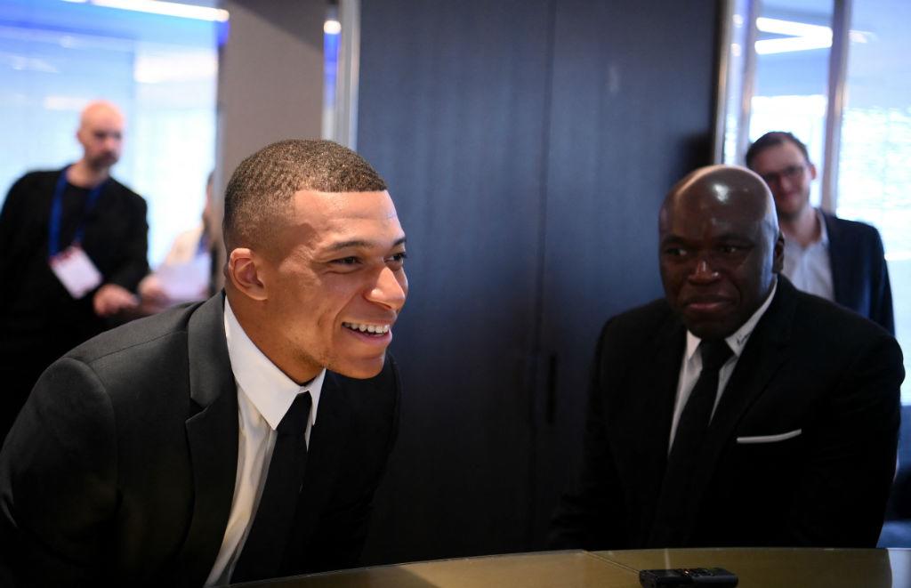 Locura total en el Parque de los Príncipes, la felicidad de Mbappé por su renovación e insultos al Real Madrid