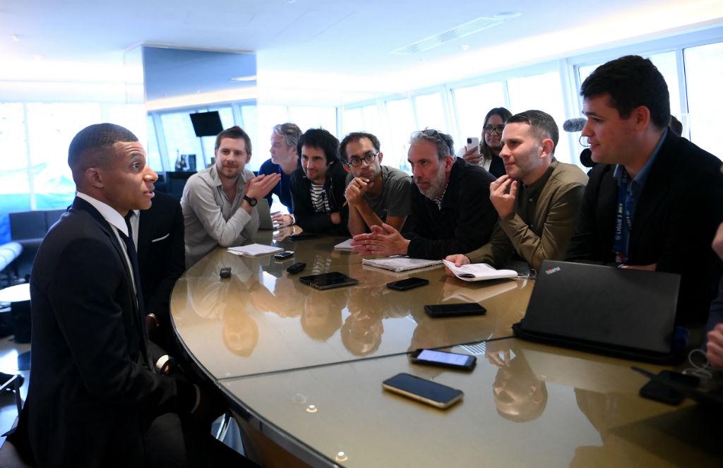 Locura total en el Parque de los Príncipes, la felicidad de Mbappé por su renovación e insultos al Real Madrid