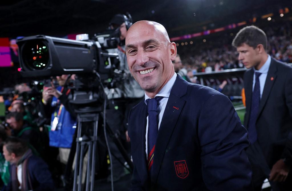 ¿Quién es Luis Rubiales, el personaje que avergüenza al fútbol español? Novias, orgías, las polémicas con Piqué y Florentino