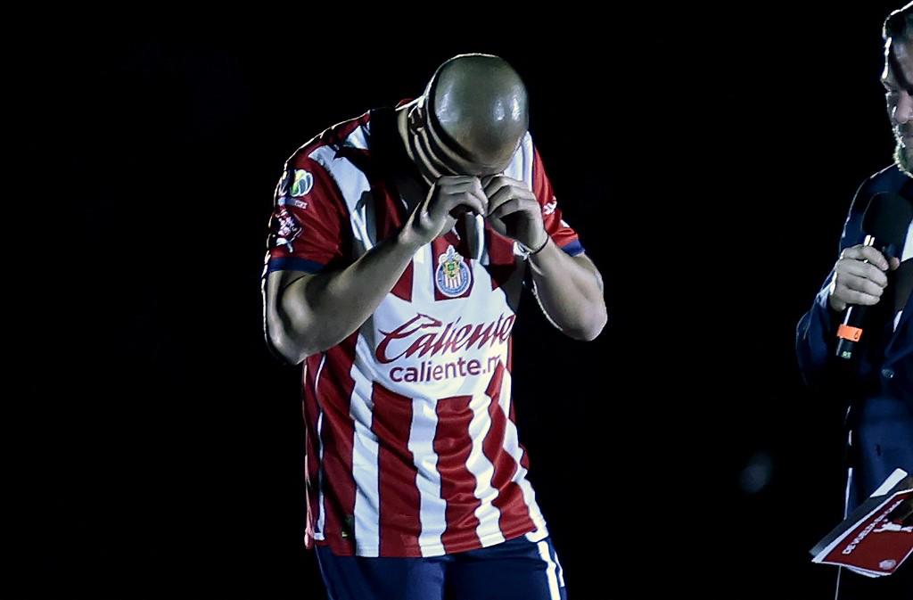 Chicharito Hernández vuelve como leyenda a Chivas: la brutal presentación y los mensajes de Ferguson y Ancelotti