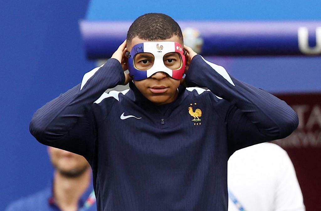 Así es la máscara especial de Kylian Mbappé tras el fuerte golpe que sufrió en la Eurocopa 2024
