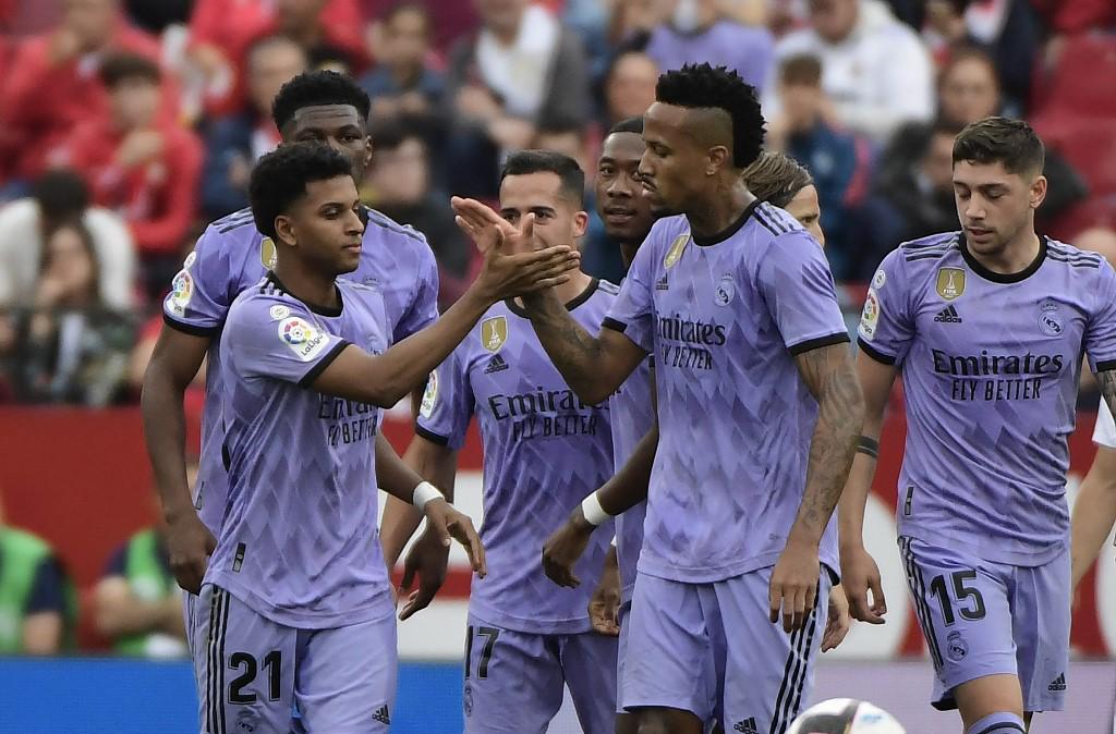 Con doblete de golazos de Rodrygo, Real Madrid remontó ante Sevilla y cierra bien su etapa de visitante en La Liga