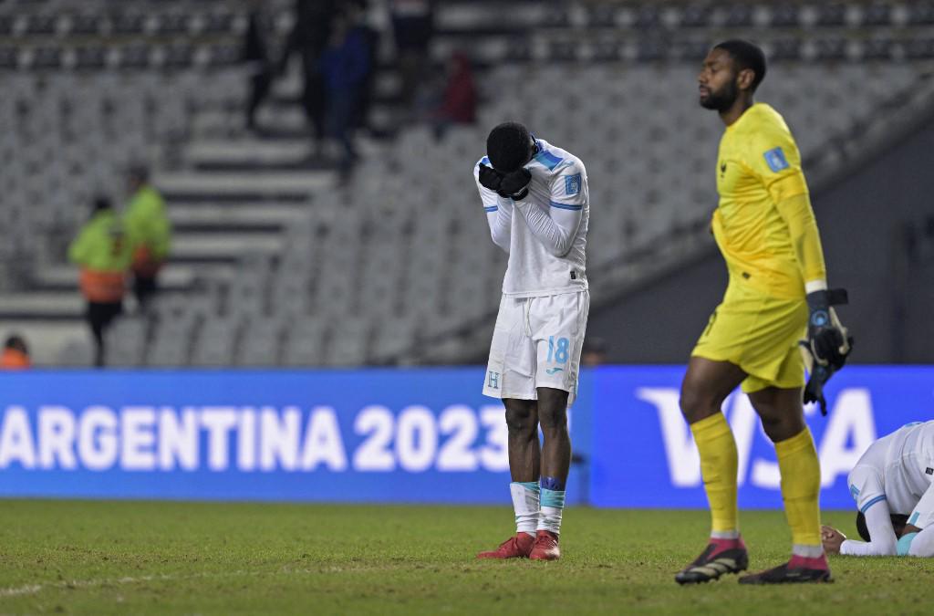 ¡Abatidos! Así quedaron los jugadores de Honduras y Francia tras dura eliminación en el Mundial Sub-20 de Argentina