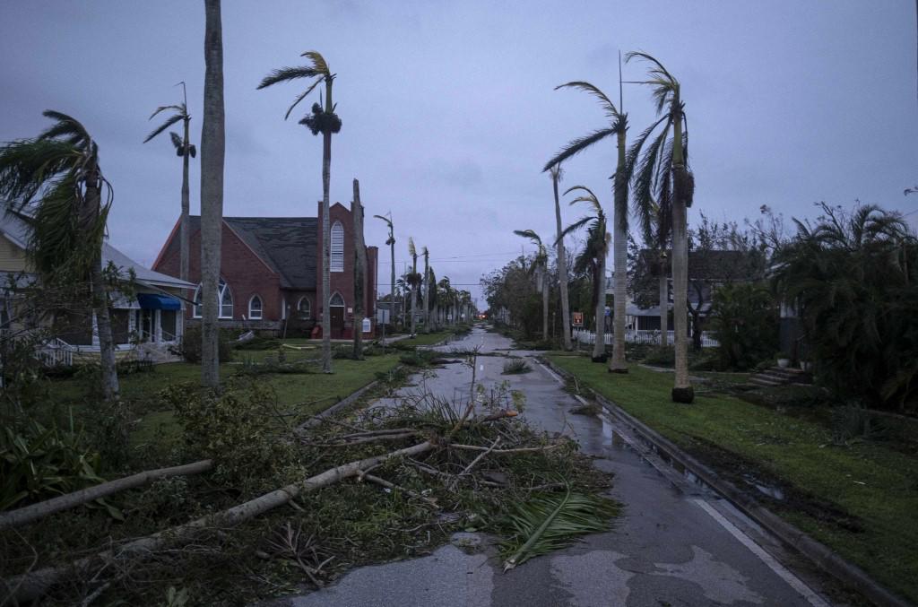 Desastre y dolor en Florida: ciudades quedan devastadas tras el paso del poderoso huracán Ian