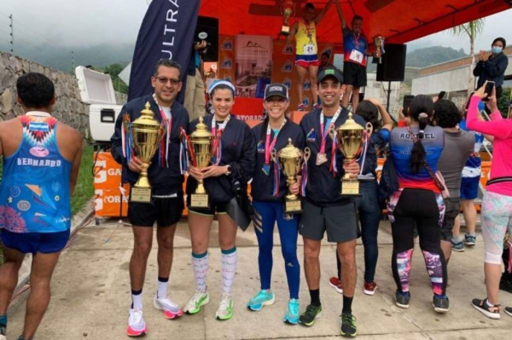 Gualberto Méndez y Yessica Espinal conquistan la octava edición del Maratón de 21 km del Atlántico
