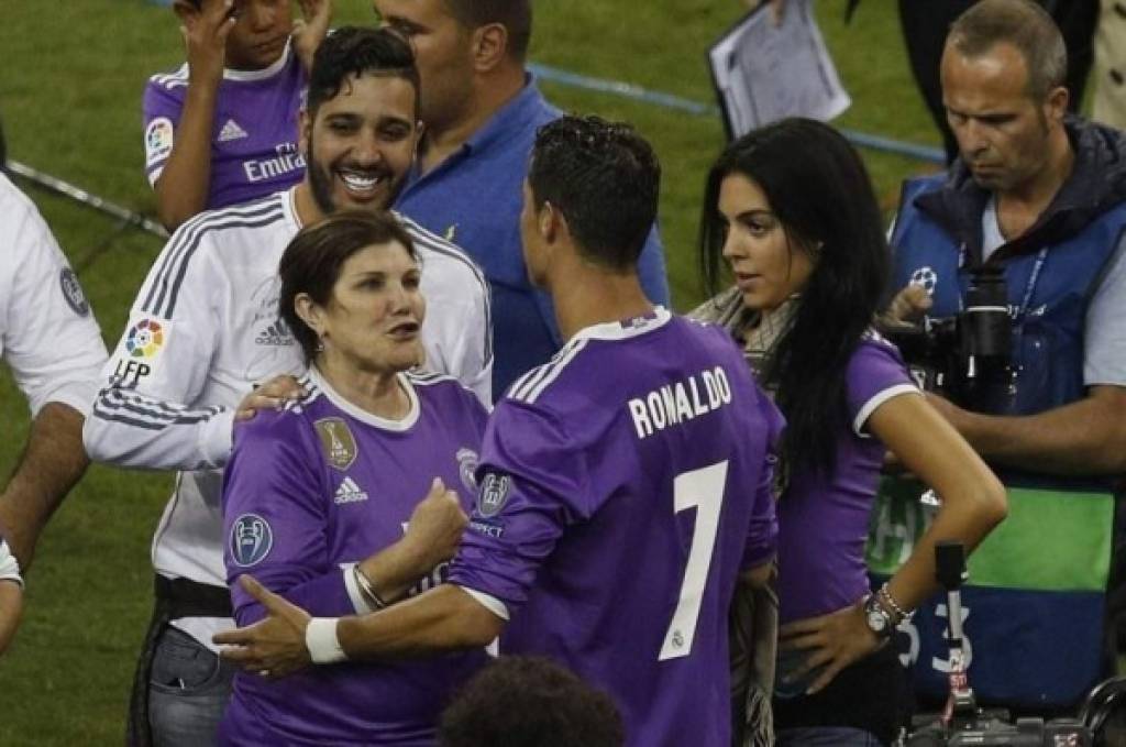 La petición de Dolores Aveiro a su hijo Cristiano Ronaldo: Antes de morir quiere verlo en este club