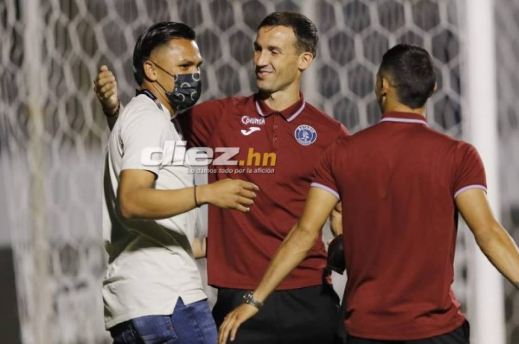 Denil Maldonado llega al Nacional para desearle suerte a jugadores de Motagua ante Universitario