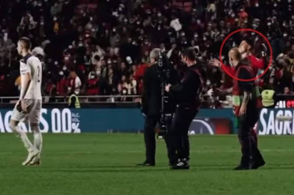 Tremendo enfado: el gesto de Cristiano Ronaldo con su entrenador tras perder el pase directo a Qatar 2022