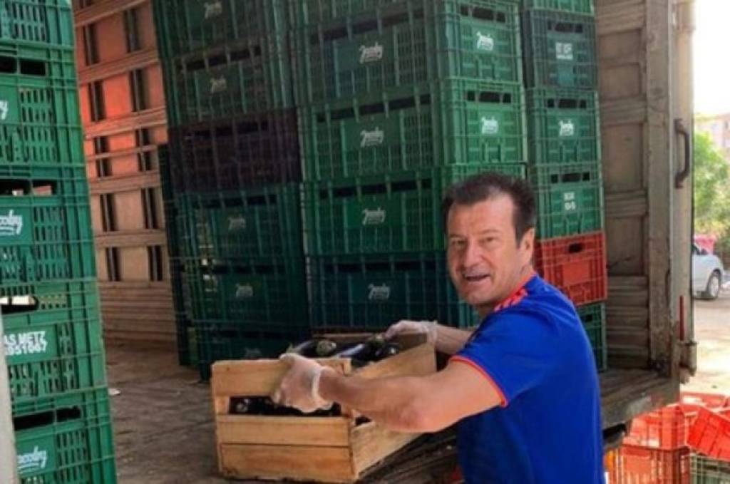 Dunga regala 10 toneladas de alimentos a afectados por el coronavirus en Brasil