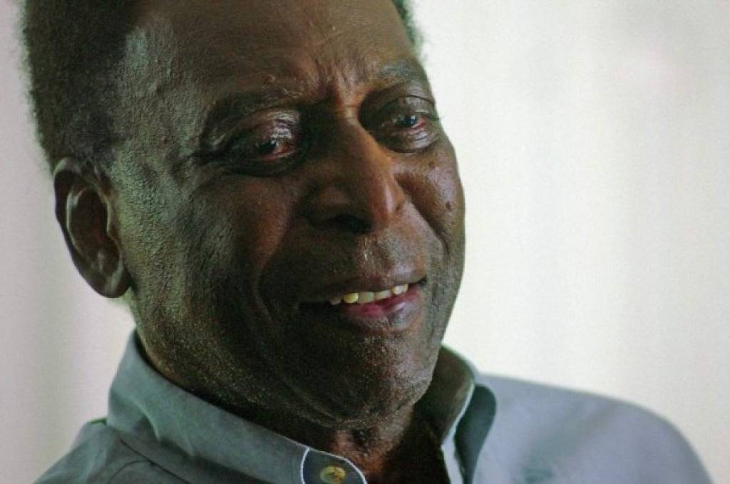 Se encuentra hospitalizado: Pelé anuncia que fue operado en Brasil de un tumor en el colon