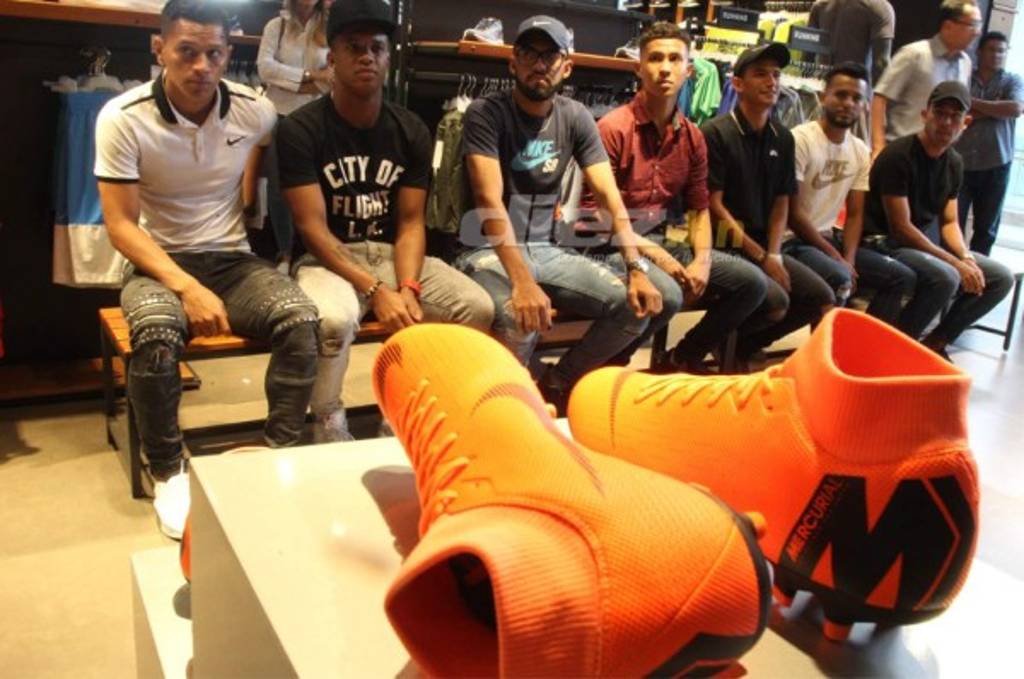 SportLine América entregó nuevos tacos Nike a los protagonistas de las  semifinales