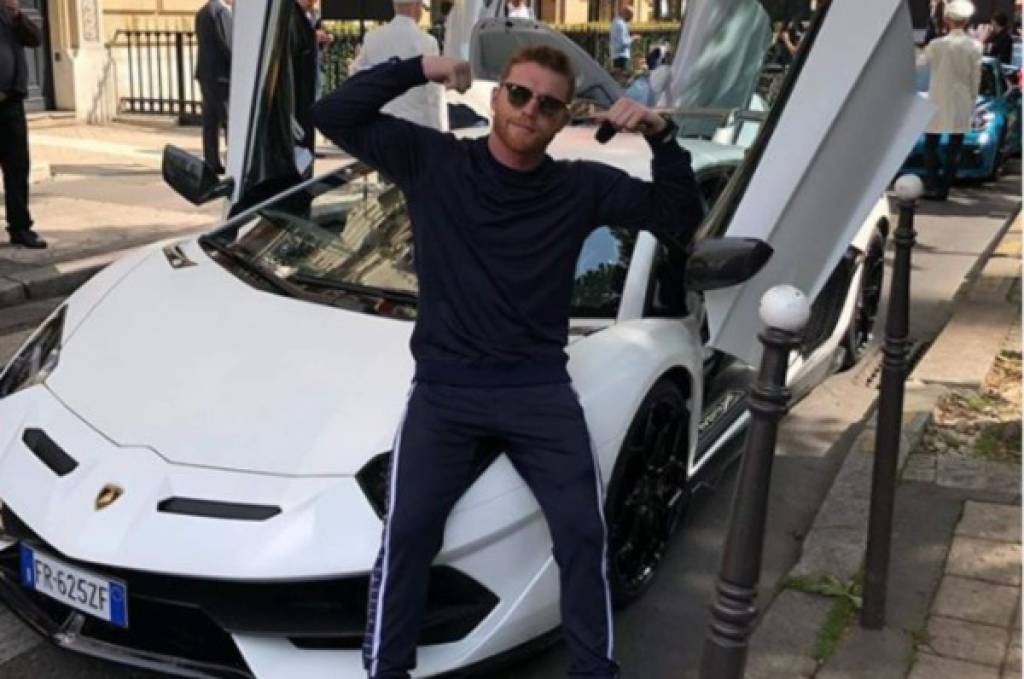 Saúl 'Canelo' Álvarez presume su nuevo Lamborghini
