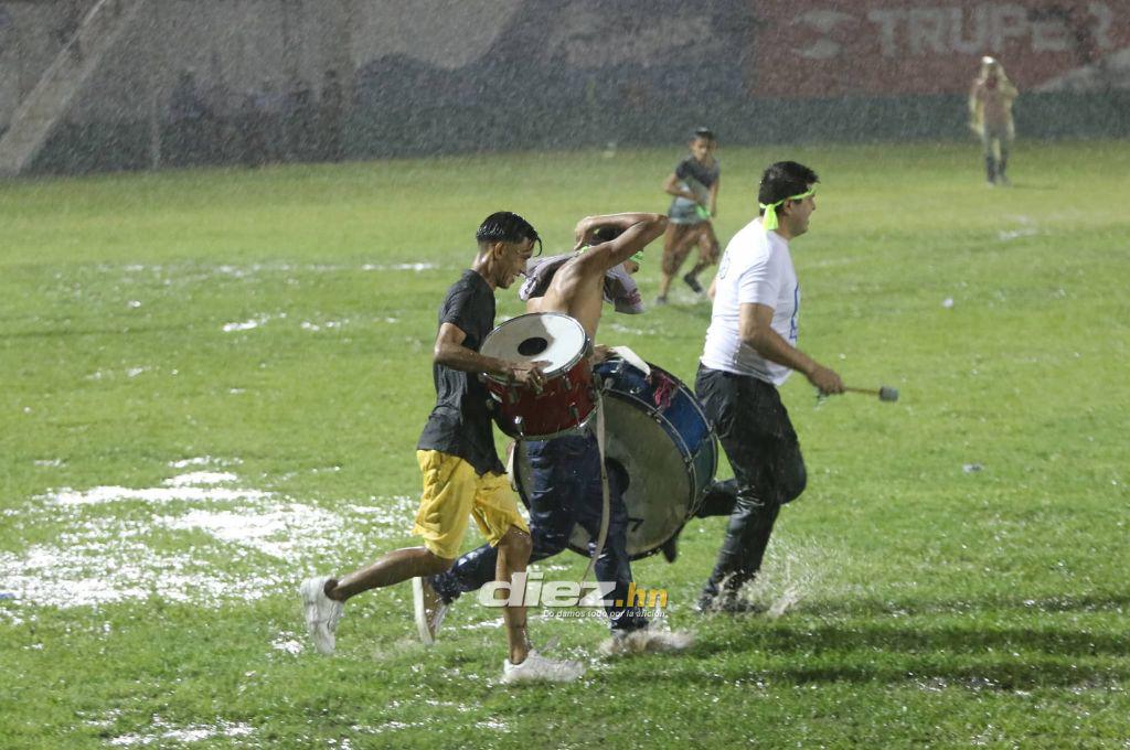¡Locura total! Invasión de aficionados y tristeza de Lone: Así celebró el ascenso a Liga Nacional el Olancho FC