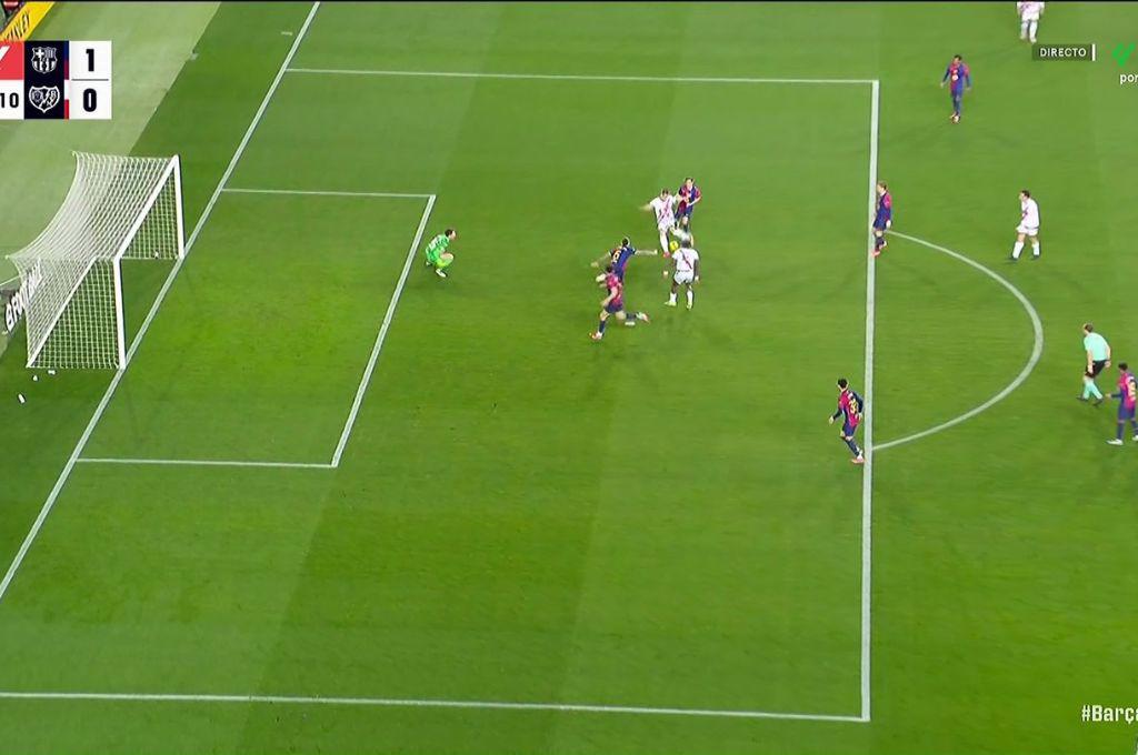 El ‘robo’ al Rayo Vallecano ante Barcelona por dos penales no pitados, un gol anulado y el que fue castigado por Flick