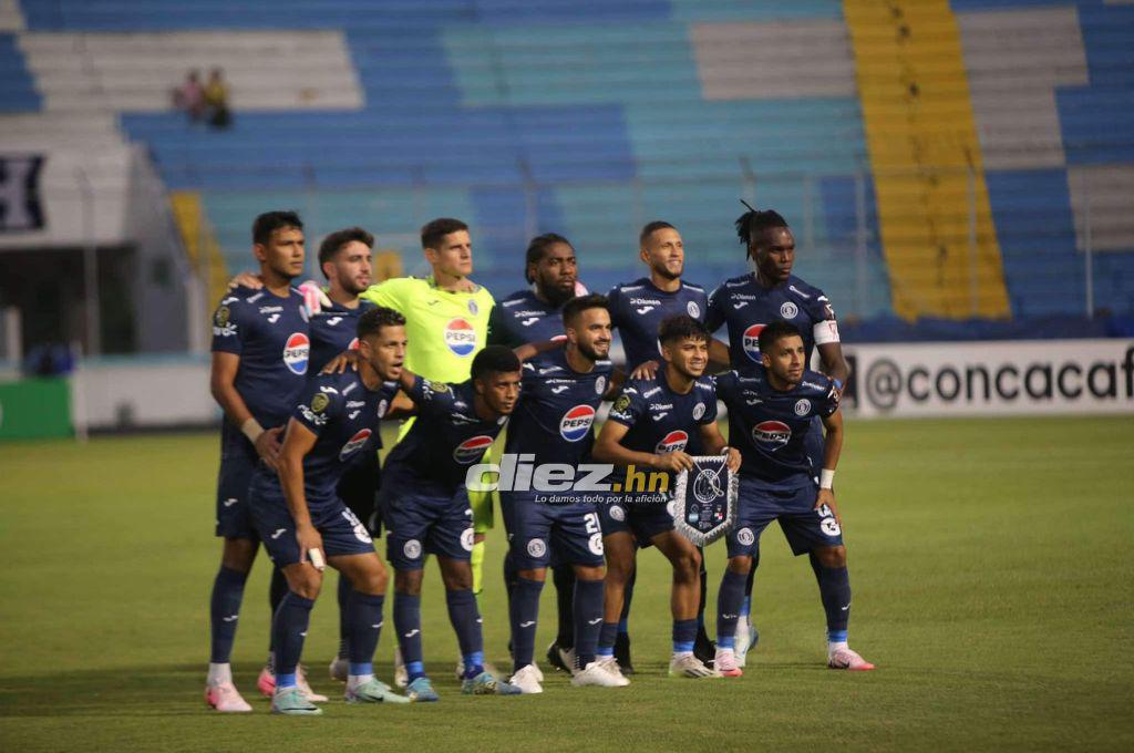 Polémico festejo de Yeison y su beso con una periodista; la fila de novias de los jugadores del Motagua y ¿hay nuevo pistolero?