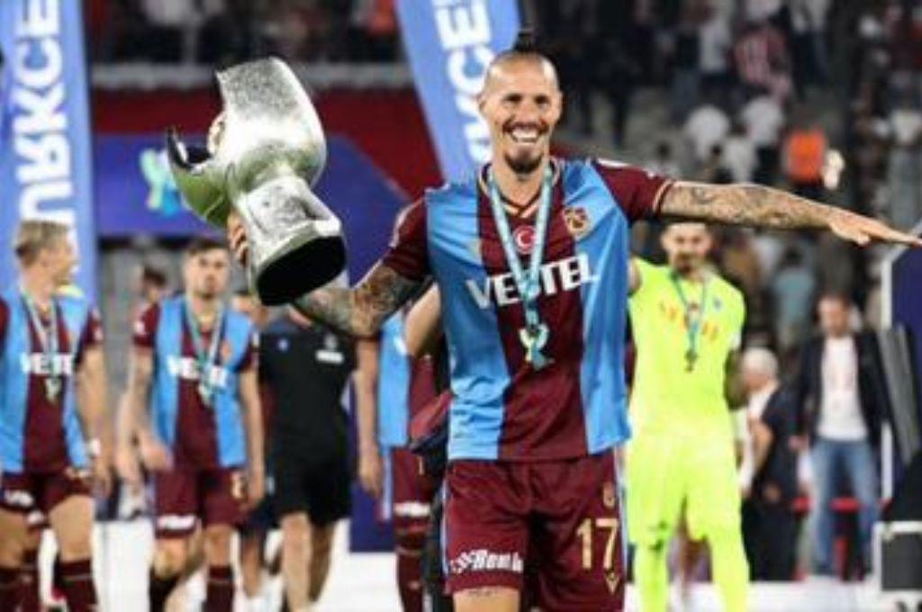 Fue leyenda del Napoli, se retiró del fútbol y sorprende con su nuevo emprendimiento: “hotel para gallinas”