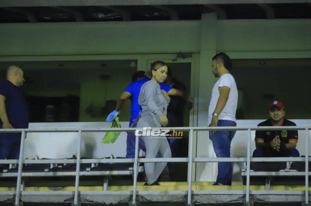 El cariño de Troglio a ex Olimpia, la bronca de Benguché y la molestia de la Ultra Fiel ¿quién es la chica de palco?