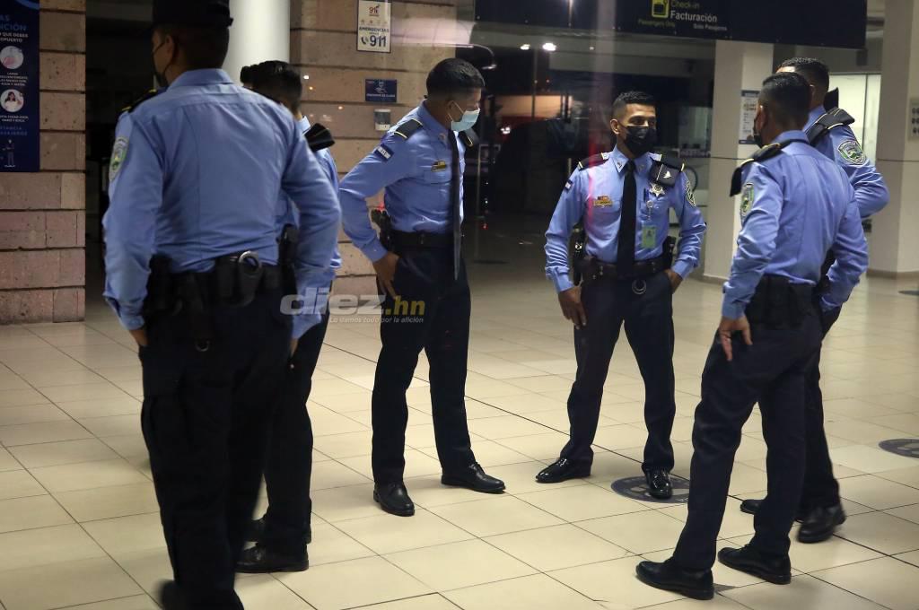 Con seguridad del gobierno y un ‘jab’ a periodista: Así fue la llegada de Teófimo López a Honduras para la toma de posesión