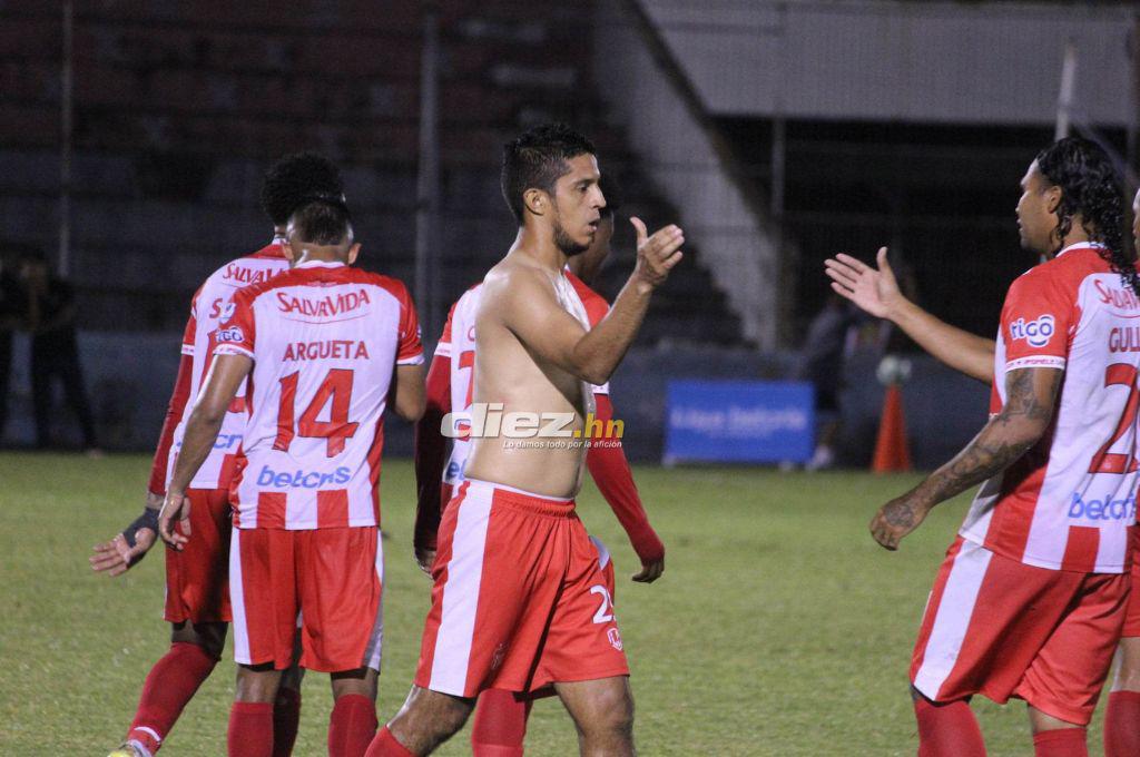 NO SE VIO EN TV: El cariño de Troglio a ex jugador de Olimpia, Gullit Peña causa furor y el regreso del ‘Doctor’