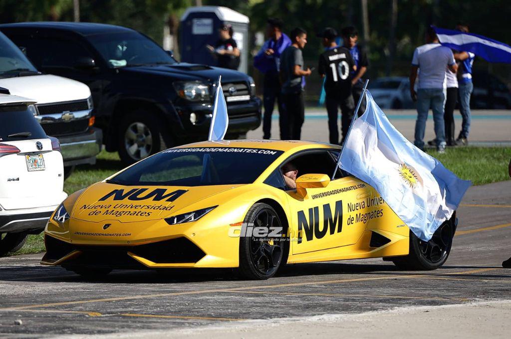 La carnita asada de los catrachos, el Lamborghini y la tremenda manta a Maradona: Ambientazo previo al Honduras vs Argentina