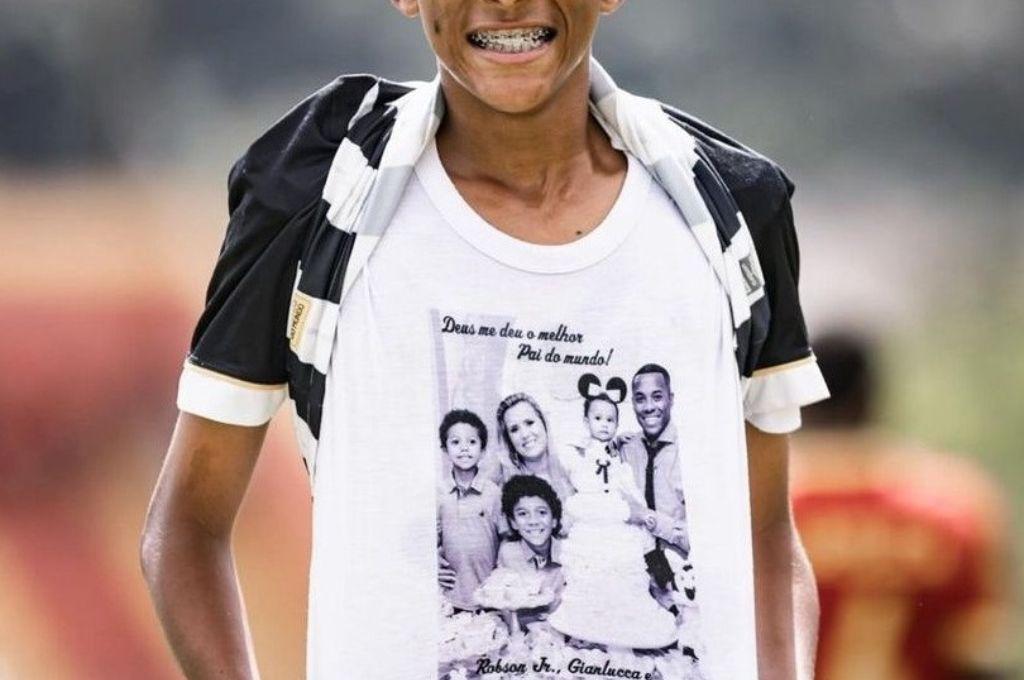 Mientras su padre sigue en la cárcel, el hijo de Robinho ha firmado con club histórico: está es su cláusula millonaria