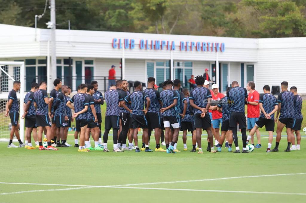 FOTOS: Olimpia recibe visitas inesperadas en el inicio de pretemporada; fichajes albos se muestran felices