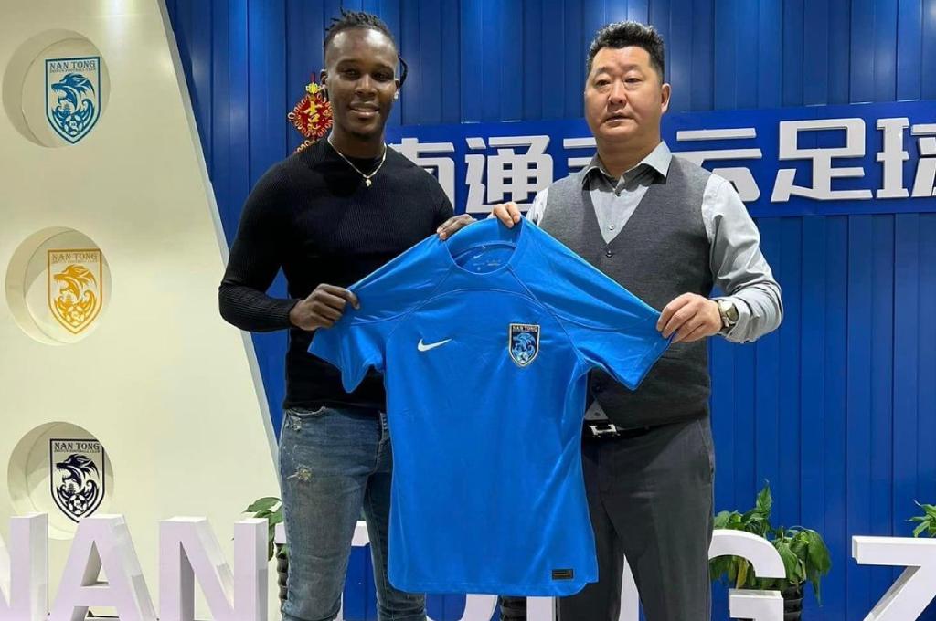 El hondureño Rubilio Castillo fue presentado por el Nantong Zhiyun de la Primera División de China tras su suspensión