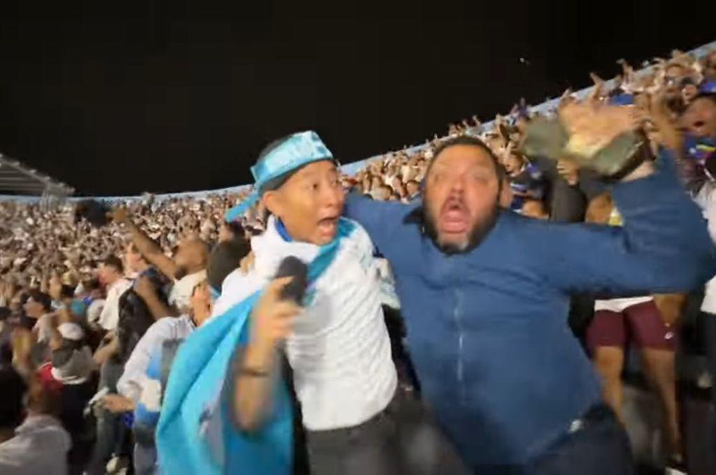 ¡Besó el escudo! Shin Fujiyama estalló de la locura en el triunfo de Honduras vs México: el mensaje a Choco y ¿le gustó la cerveza?