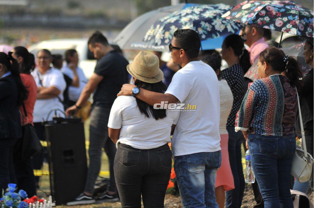 Desgarrador adiós: Rubén Matamoros llegó en silla de ruedas a enterrar a su hijo de 12 años y así recibió el respaldo