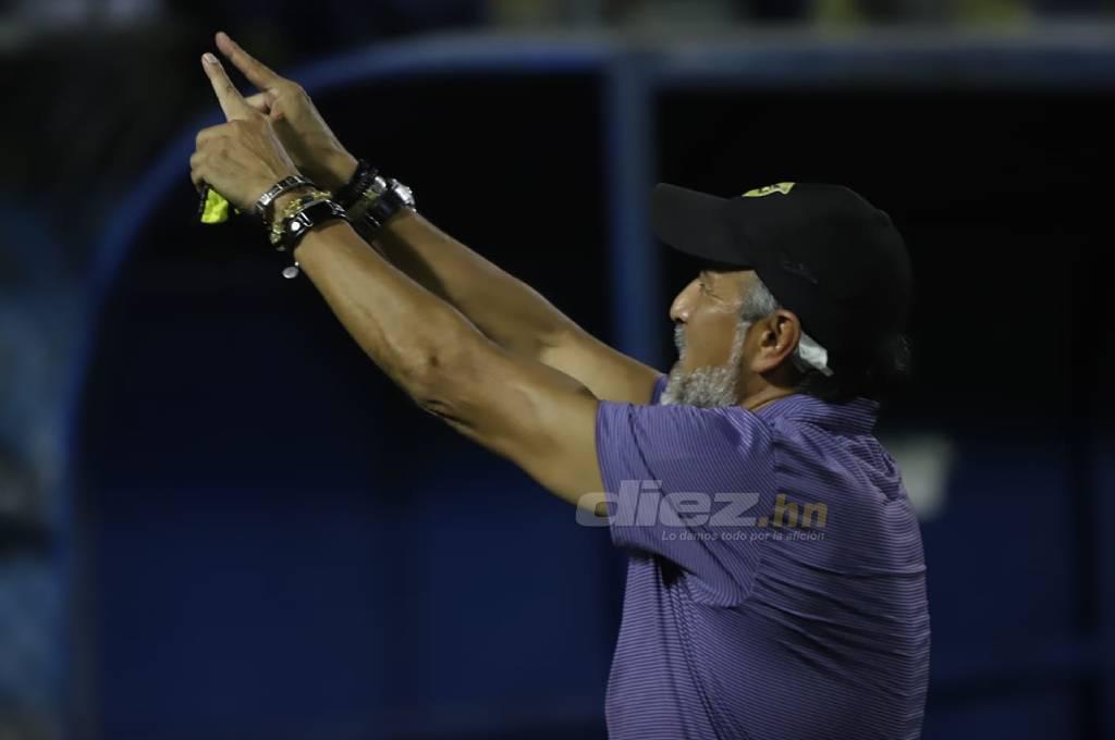 El vibrante festejo del Real España y su afición tras pasar a la final: Rocca le ‘roba’ gorra a aficionado; el Morazán retumbó