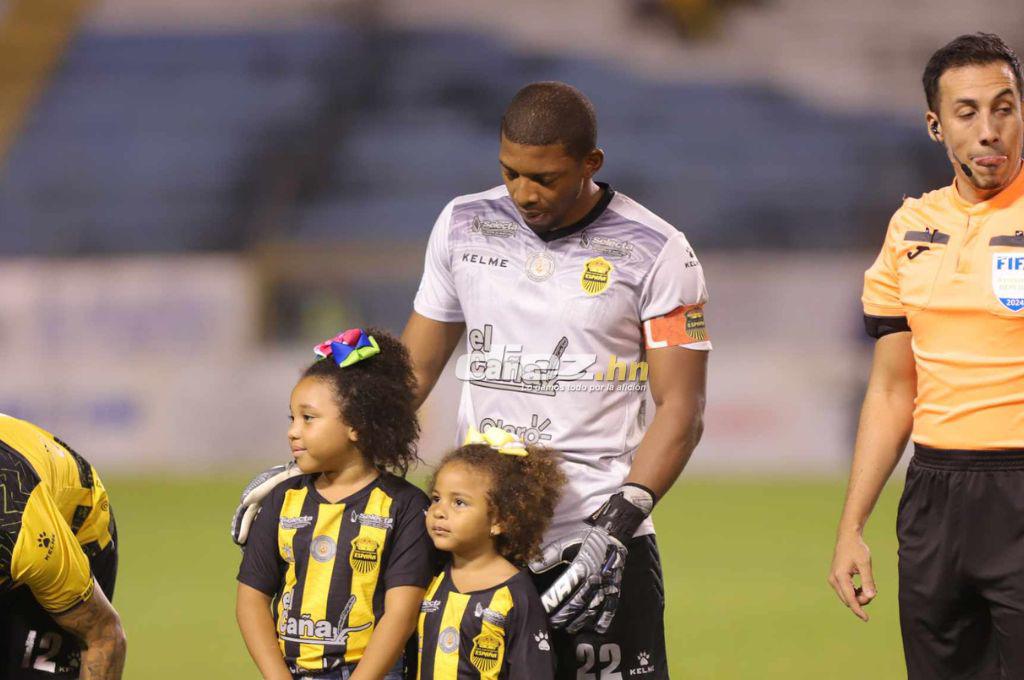 Piden la salida de Falero, el youtuber estadounidense que llegó al Olímpico y lo que pasó con hincha de Real España