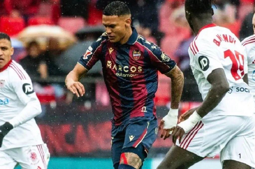 Kervin Arriaga jugaría con campeón del mundo: el hondureño sacude el mercado y revelan su nuevo destino