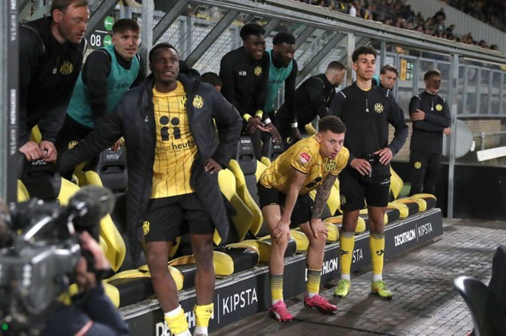 La burla del país: Invadieron el campo para celebrar el ascenso de su club, pero la fiesta se acabó por un hecho inesperado