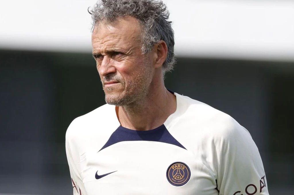 OFICIAL: El PSG de Luis Enrique confirma su sexto fichaje para la temporada 2023-24 y anuncian que faltan cuatro más