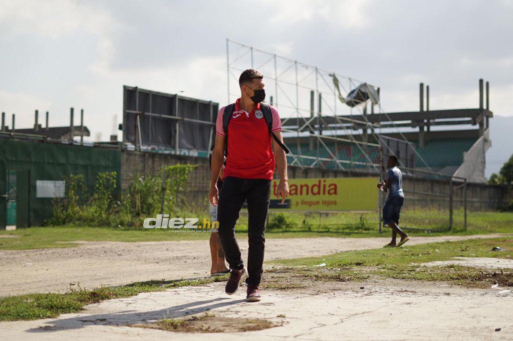 Así fue el primer día de Francisco Martínez en Marathón: El jugador que lo recibió, su dorsal y el saludo a toda la plantilla