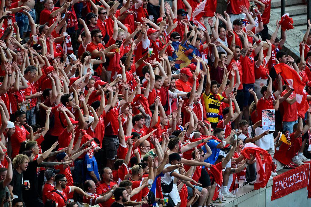 Desgarradoras imágenes de Italia, el último campeón de la Eurocopa, la decepción de Buffon y la fiesta de Suiza