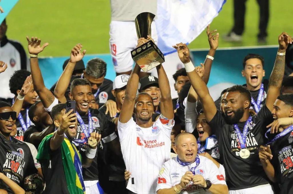 Alajuelense supera a los de la Liga MX y el Inter Miami de Messi sufre duro revés: estos son los clubes más destacados del 2025