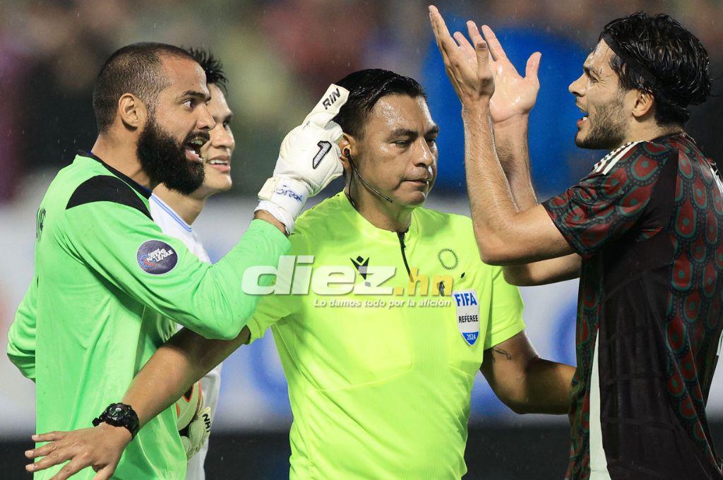 Bronca entre jugadores, el festejo de Honduras tras vencer a México y el feo gesto de Javier Aguirre, quien sufrió un corte en la cabeza