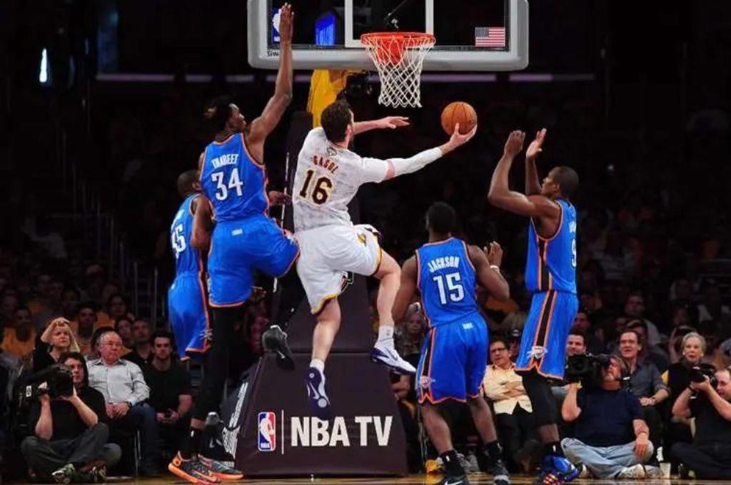 ¡Histórico! Los Lakers colgarán la camiseta de Pau Gasol junto a la de sus leyendas