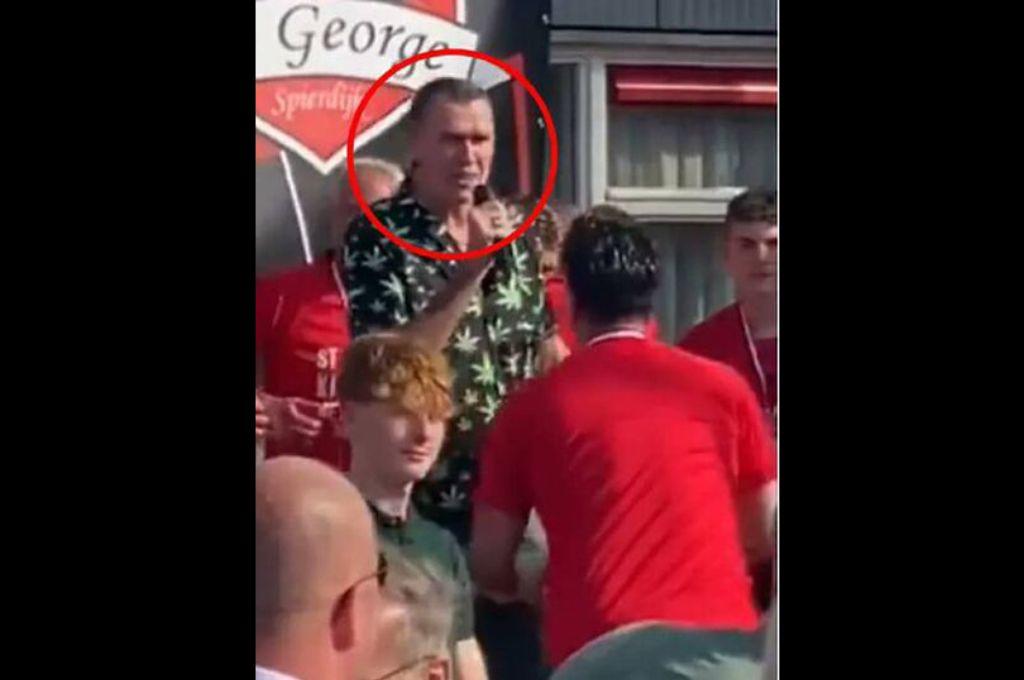 Hizo 4 expulsiones, añadió 15 minutos y celebró el título con el campeón: ¿Cuál fue el ‘premio’ que se llevó el árbitro?