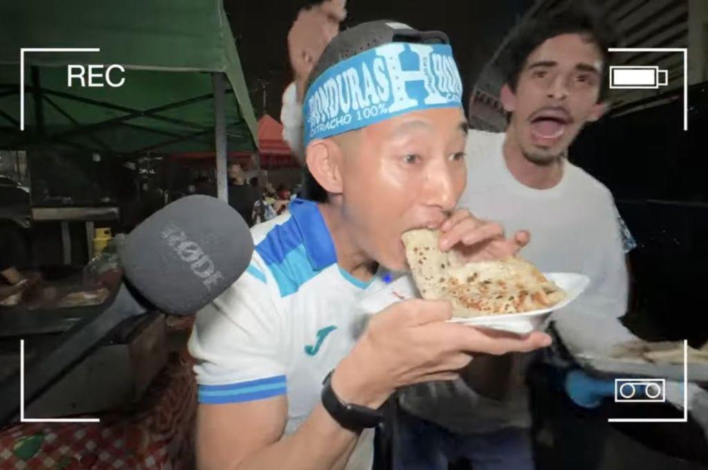 ¡Besó el escudo! Shin Fujiyama estalló de la locura en el triunfo de Honduras vs México: el mensaje a Choco y ¿le gustó la cerveza?