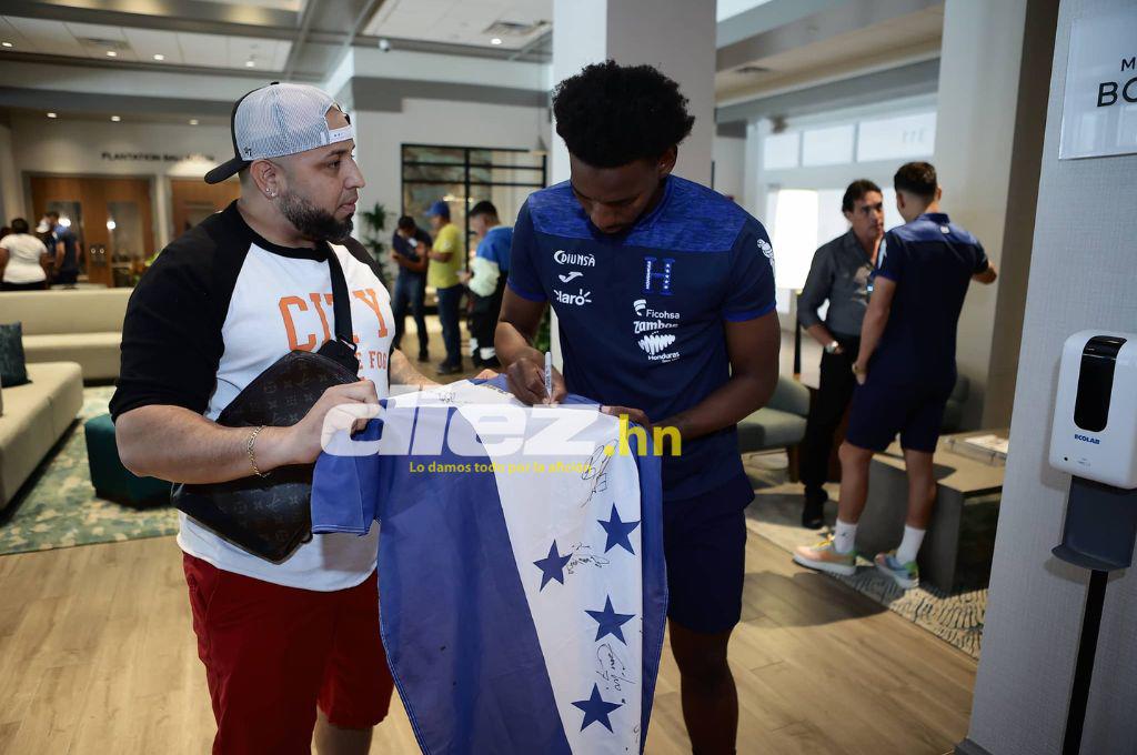 La sorpresiva visita de exmundialista al hotel de concentración de Honduras; aficionados se hicieron presente en Miami