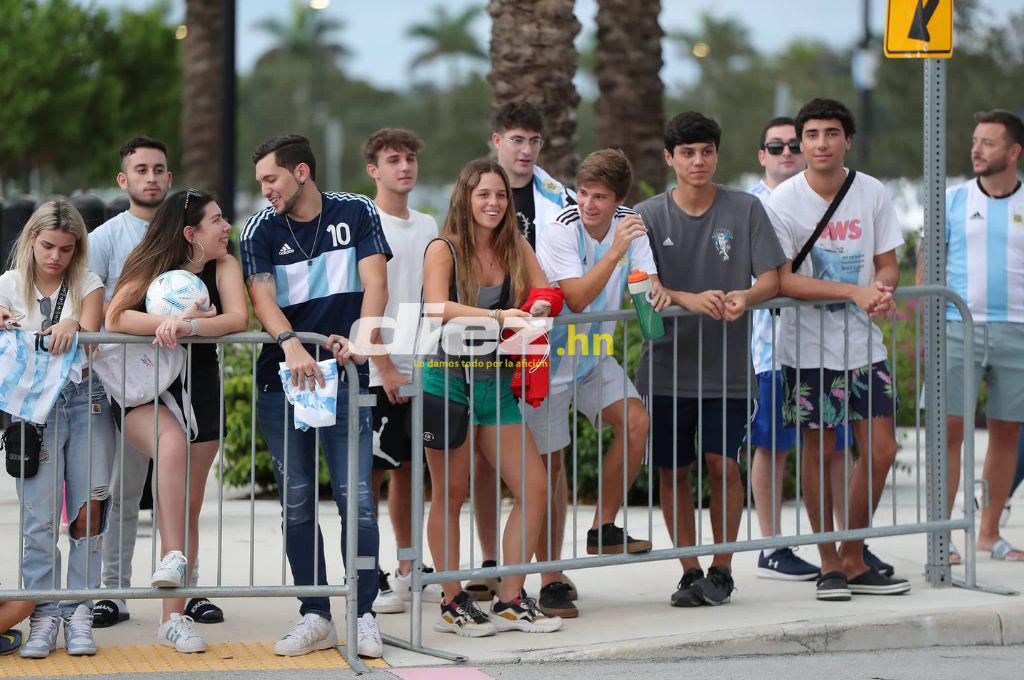 Así fue el segundo entreno de Argentina en Miami: liderado por Messi, Di María concentrado y las hermosas aficionadas